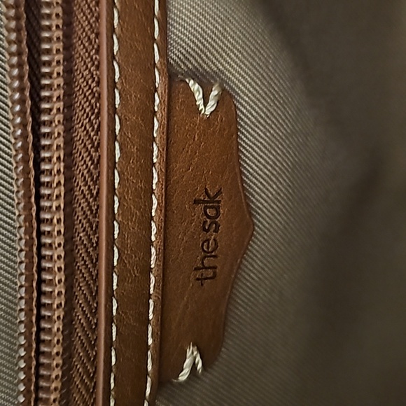 The Sak Leather Shoulder Purse with Tassell Charm. Black. Multi pocket. - Picture 5 of 9